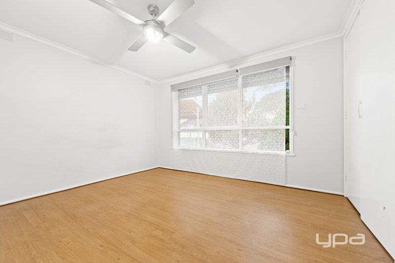 Photo - 12 Michael Avenue, St Albans VIC 3021 - Image 10