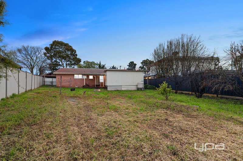 Photo - 12 Michael Avenue, St Albans VIC 3021 - Image 14