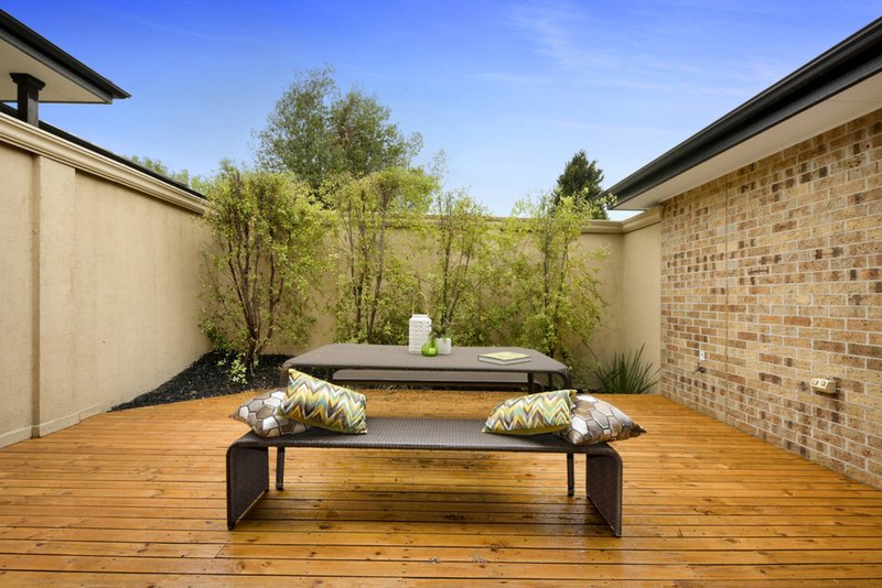 Photo - 1/2 Mimosa Court, Doncaster East VIC 3109 - Image 4