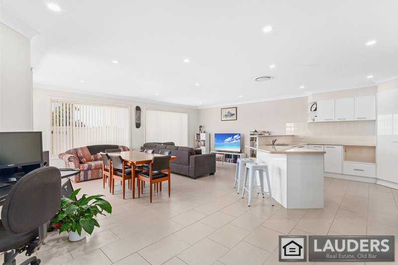 Photo - 1/2 Mistral Place, Old Bar NSW 2430 - Image 3