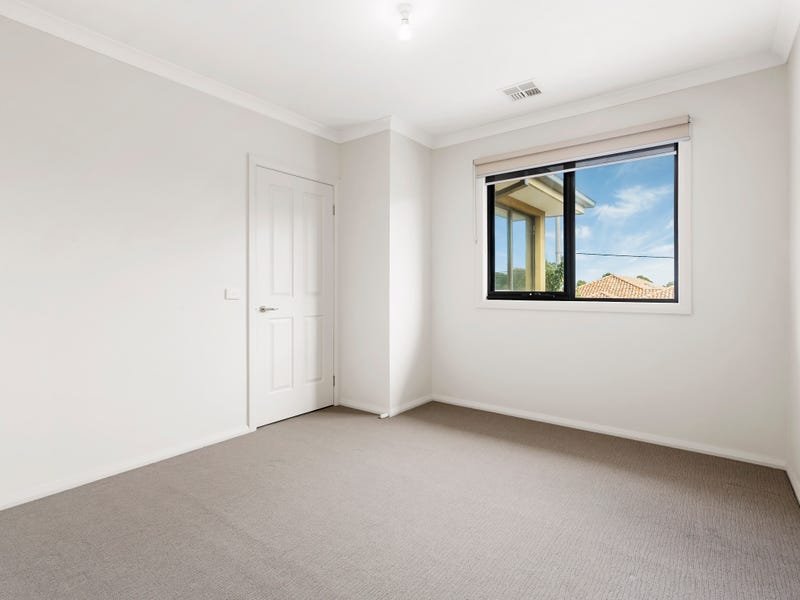 Photo - 12 Monash Street, Heidelberg Heights VIC 3081 - Image 8