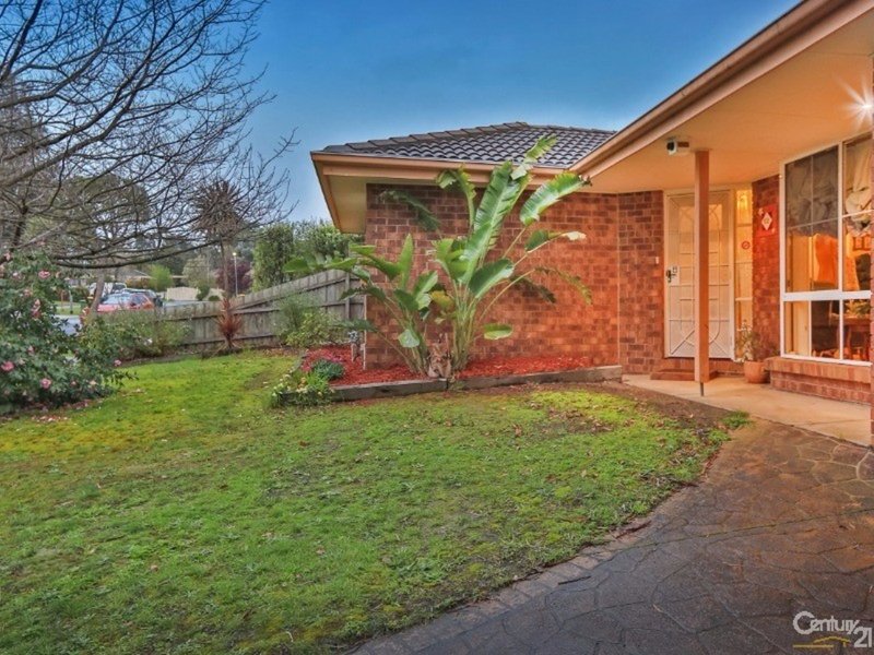 Photo - 12 Montclaire Court, Pakenham VIC 3810 - Image 2