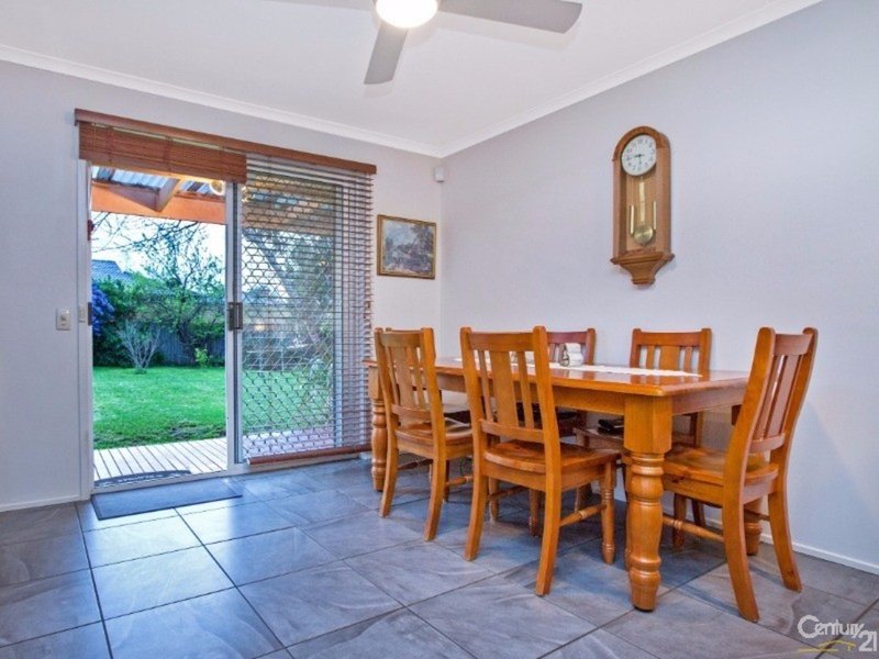 Photo - 12 Montclaire Court, Pakenham VIC 3810 - Image 8