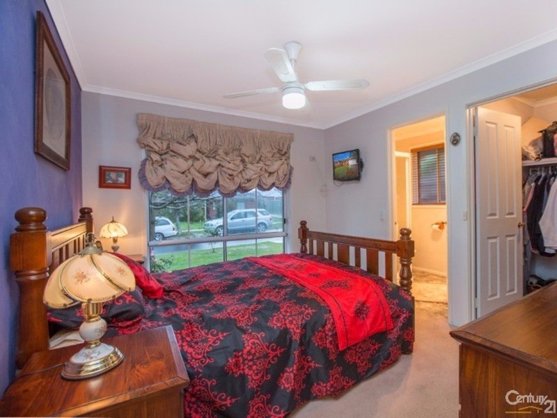 Photo - 12 Montclaire Court, Pakenham VIC 3810 - Image 10