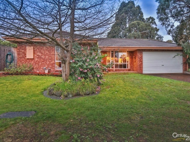 Photo - 12 Montclaire Court, Pakenham VIC 3810 - Image 22