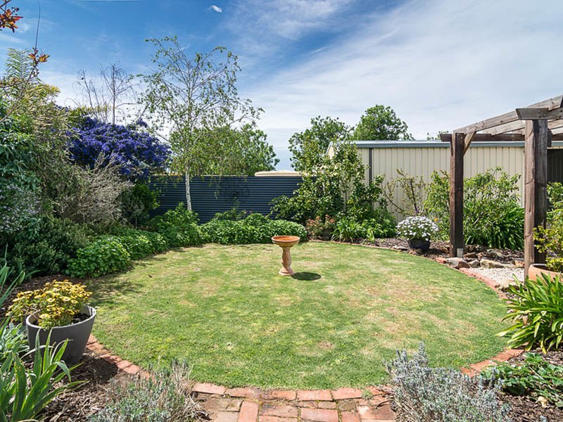 Photo - 12 Montrose Avenue, Strathalbyn SA 5255 - Image 11