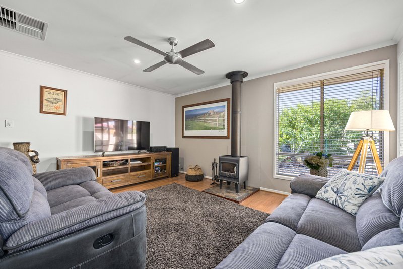 Photo - 12 Montrose Avenue, Strathalbyn SA 5255 - Image 11