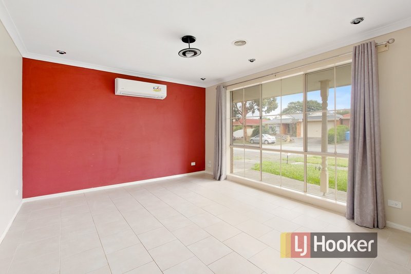 Photo - 12 Montrose Way, Cranbourne West VIC 3977 - Image 3