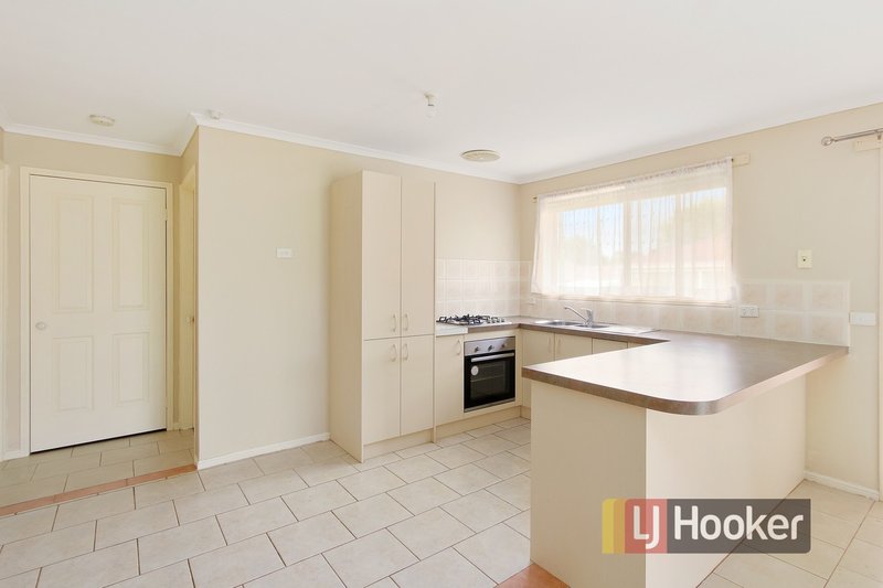 Photo - 12 Montrose Way, Cranbourne West VIC 3977 - Image 4