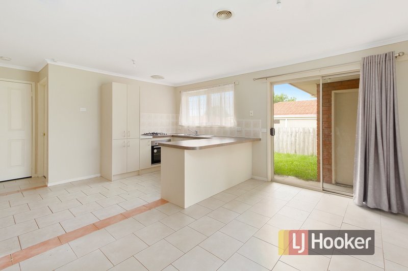 Photo - 12 Montrose Way, Cranbourne West VIC 3977 - Image 6