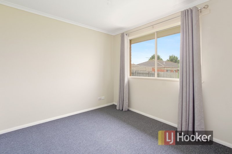 Photo - 12 Montrose Way, Cranbourne West VIC 3977 - Image 9