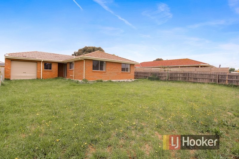 Photo - 12 Montrose Way, Cranbourne West VIC 3977 - Image 12