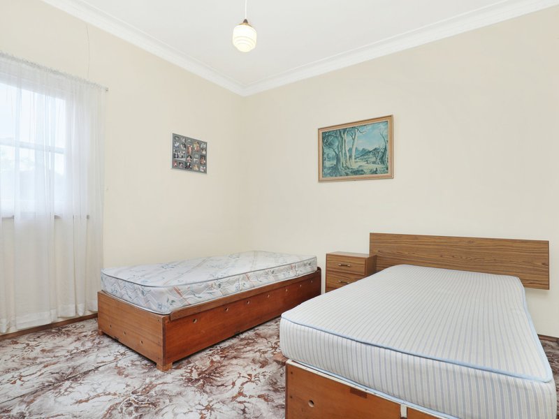 Photo - 12 Mount Keira Road, West Wollongong NSW 2500 - Image 7