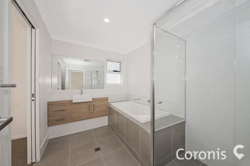 Photo - 12 Mount Wheeler Street, Park Ridge QLD 4125 - Image 9