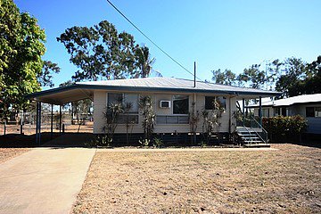 Photo - 12 Munro Street, Moranbah QLD 4744 - Image 11