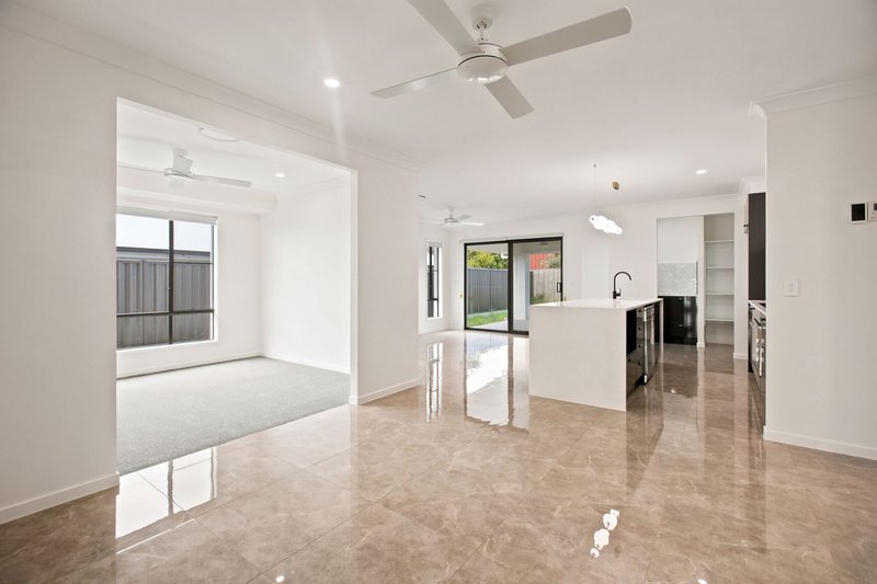 Photo - 12 Naretha Court, Morayfield QLD 4506 - Image 2