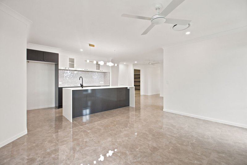 Photo - 12 Naretha Court, Morayfield QLD 4506 - Image 6