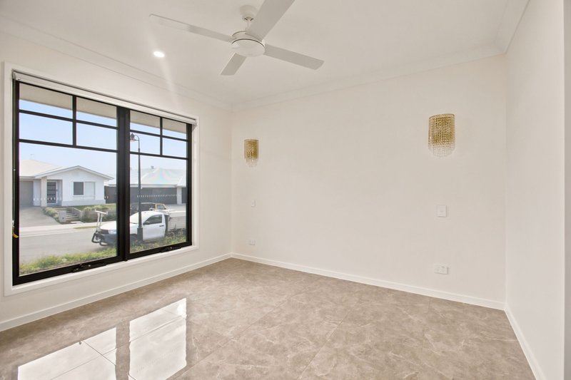 Photo - 12 Naretha Court, Morayfield QLD 4506 - Image 10