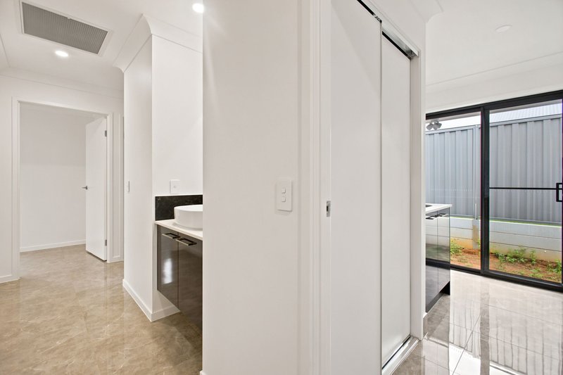 Photo - 12 Naretha Court, Morayfield QLD 4506 - Image 17