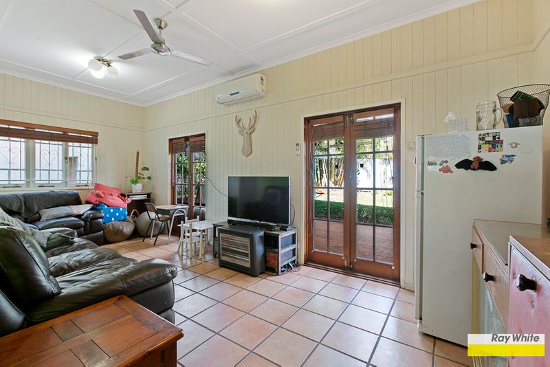 Photo - 12 Navy Street, Holland Park West QLD 4121 - Image 9