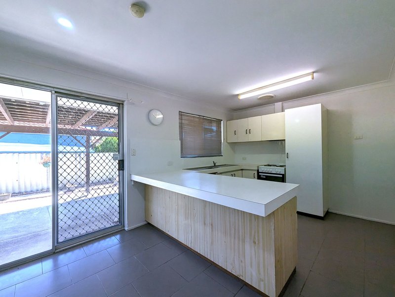 Photo - 12 Newell Place, Cooloongup WA 6168 - Image 5