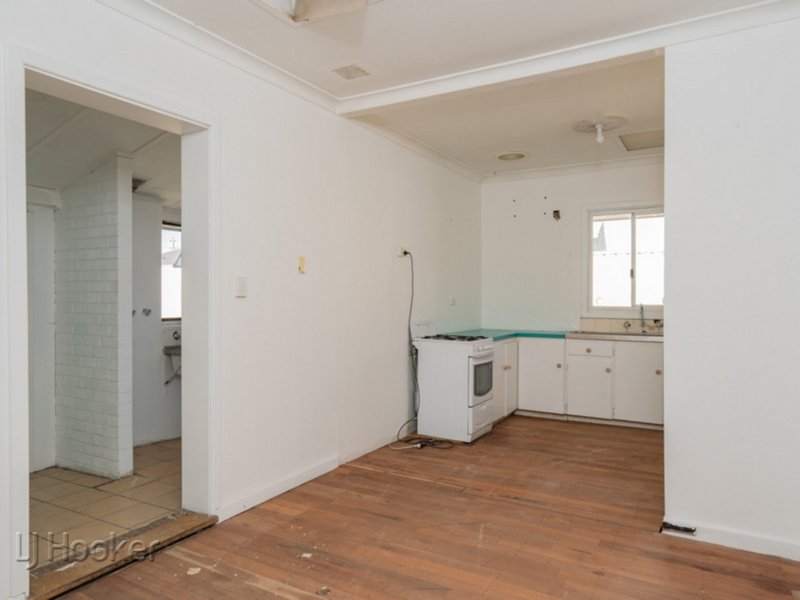 Photo - 12 Newick Street, Balga WA 6061 - Image 12