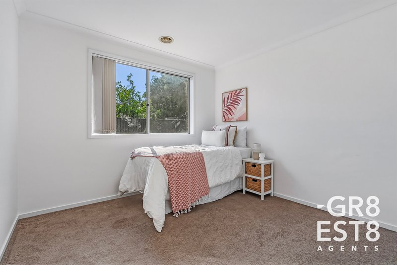 Photo - 12 Newington Drive, Cranbourne East VIC 3977 - Image 15