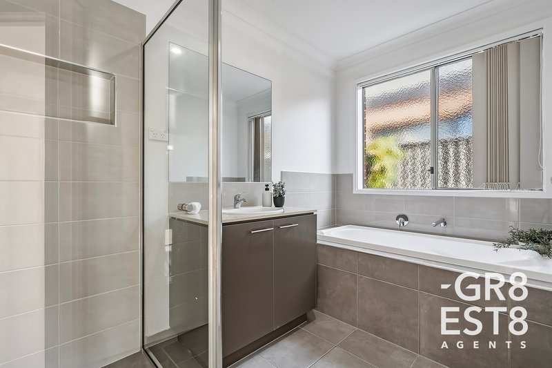 Photo - 12 Newington Drive, Cranbourne East VIC 3977 - Image 17