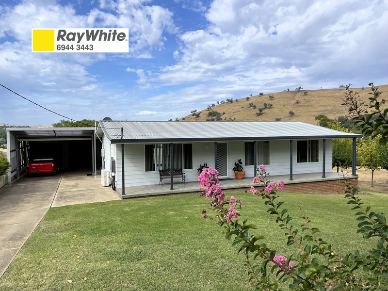 Photo - 12 Nicholls Avenue, Gundagai NSW 2722 - Image 2