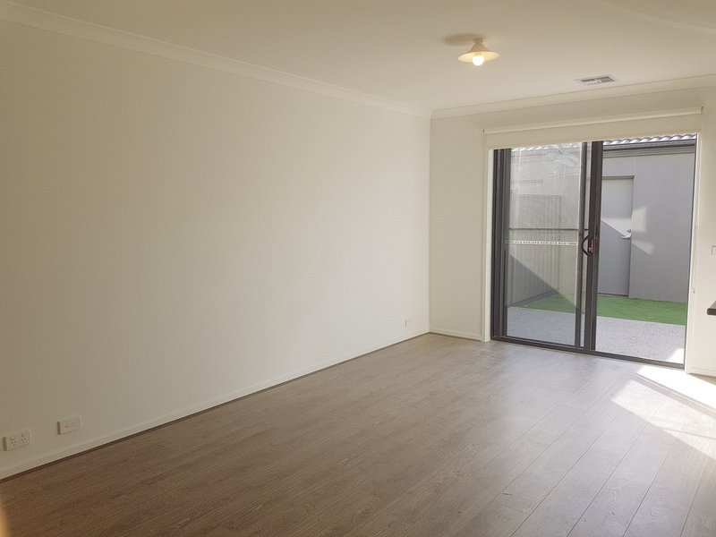 Photo - 12 Nick Way, Kalkallo VIC 3064 - Image 5