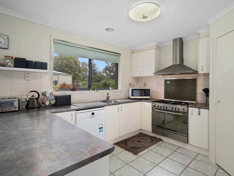 Photo - 12 Noarana Drive, Benalla VIC 3672 - Image 3