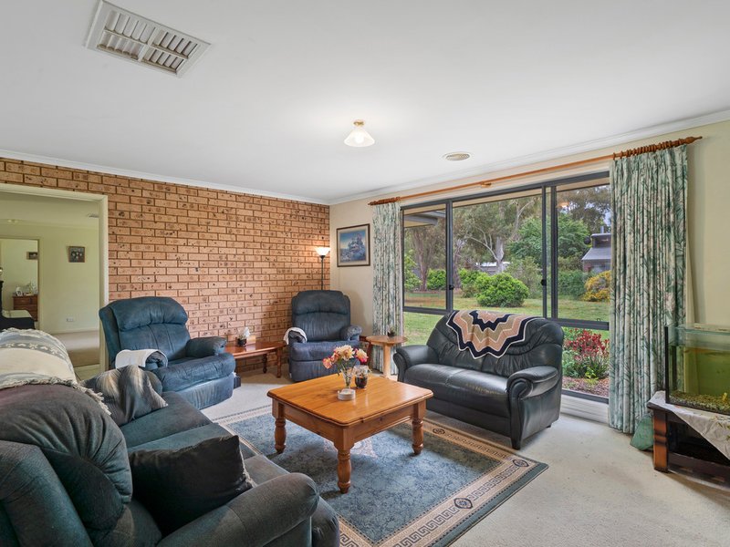 Photo - 12 Noarana Drive, Benalla VIC 3672 - Image 4