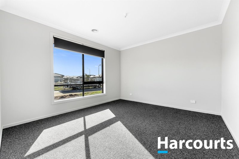 Photo - 12 Nocturne Avenue, Clyde North VIC 3978 - Image 8