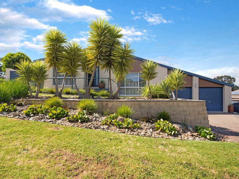 Photo - 12 Nordsvan Drive, Wodonga VIC 3690 - Image 2