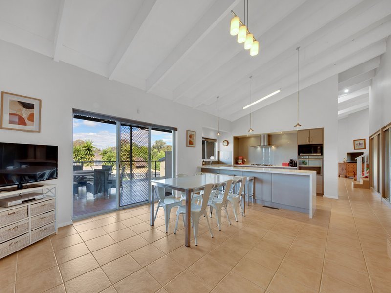 Photo - 12 Nordsvan Drive, Wodonga VIC 3690 - Image 3