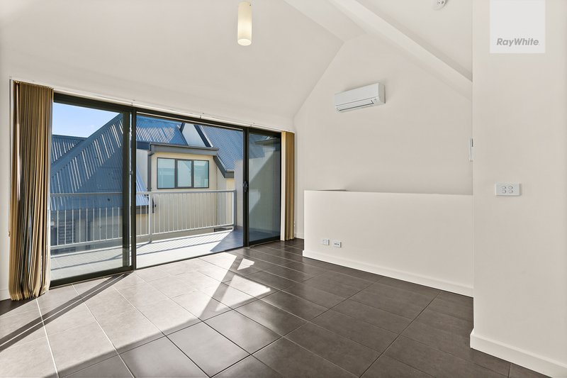 Photo - 1/2 Northcote Street, Northcote VIC 3070 - Image 3