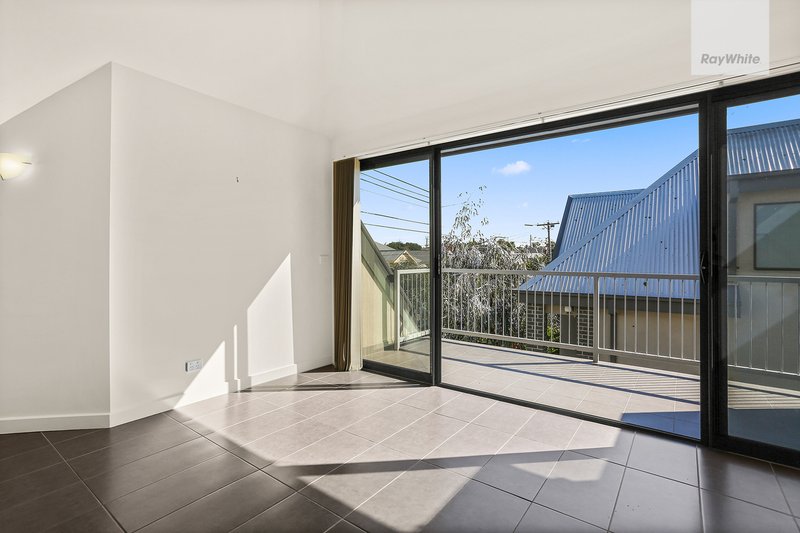 Photo - 1/2 Northcote Street, Northcote VIC 3070 - Image 7