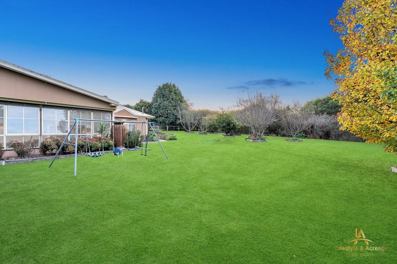 Photo - 12 Nottingham Court, Drouin VIC 3818 - Image 3