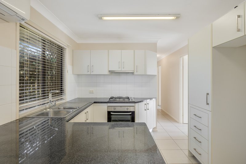 Photo - 12 Nugent Crescent, Wilsonton QLD 4350 - Image 2