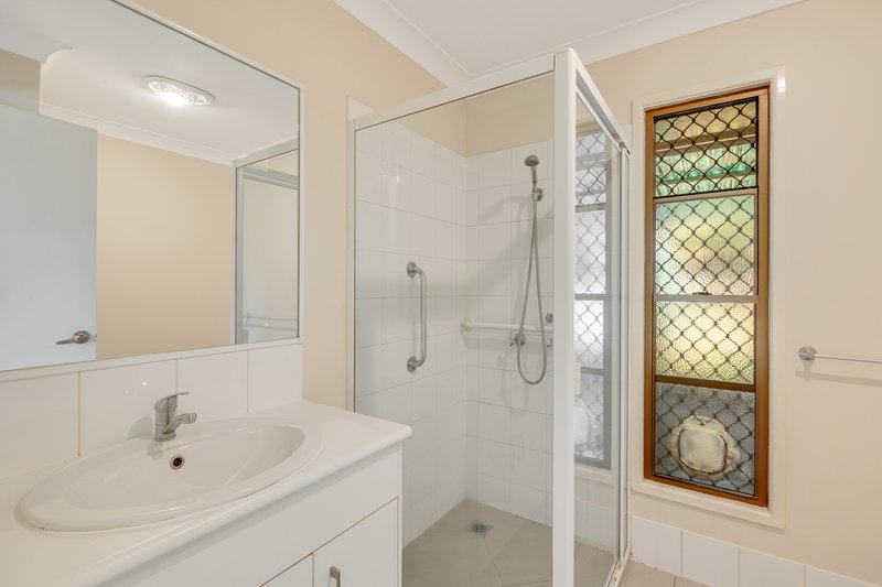 Photo - 12 Nugent Crescent, Wilsonton QLD 4350 - Image 3