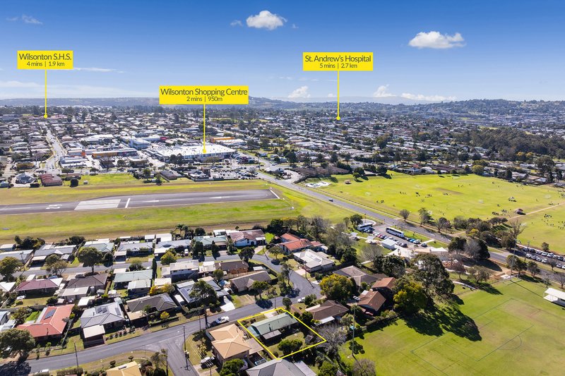 Photo - 12 Nugent Crescent, Wilsonton QLD 4350 - Image 4
