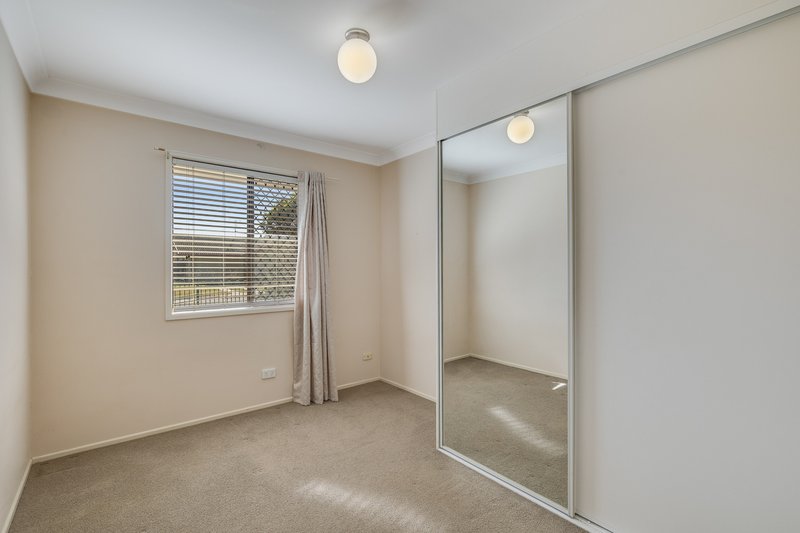 Photo - 12 Nugent Crescent, Wilsonton QLD 4350 - Image 8