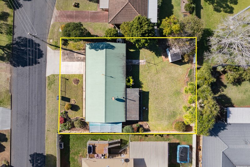 Photo - 12 Nugent Crescent, Wilsonton QLD 4350 - Image 12