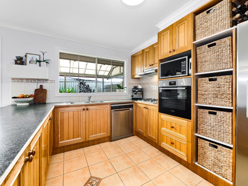 Photo - 12 Oak Post Place, Cranbourne East VIC 3977 - Image 7