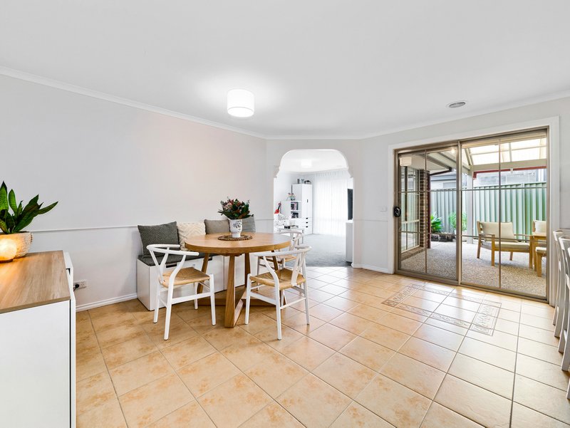 Photo - 12 Oak Post Place, Cranbourne East VIC 3977 - Image 13