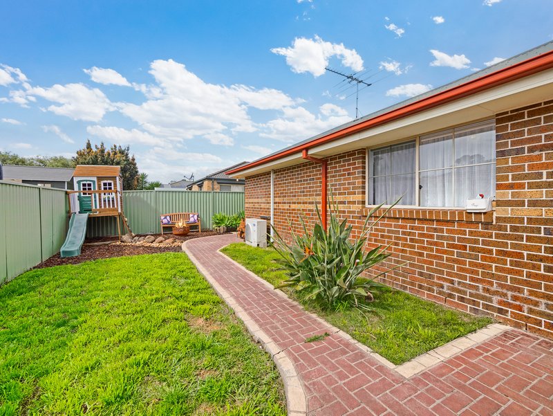 Photo - 12 Oak Post Place, Cranbourne East VIC 3977 - Image 24