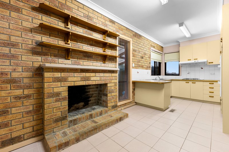 Photo - 12 Oaklands Avenue, Ferntree Gully VIC 3156 - Image 3
