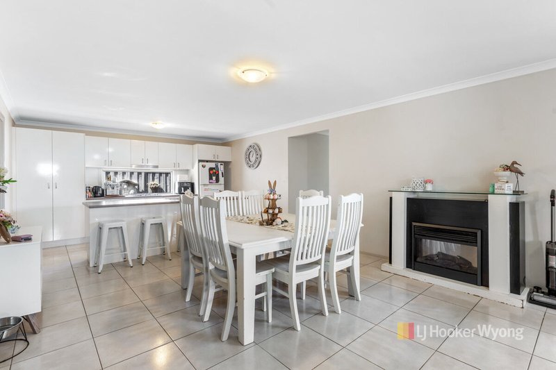 Photo - 12 Oakmont Place, Woongarrah NSW 2259 - Image 2