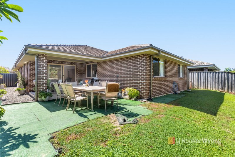 Photo - 12 Oakmont Place, Woongarrah NSW 2259 - Image 11