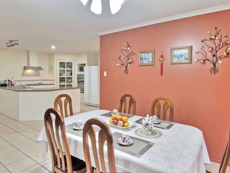 Photo - 12 Oakview Street, Parkinson QLD 4115 - Image 5